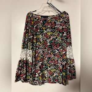 Tommy Hilfiger blouse large in women’s